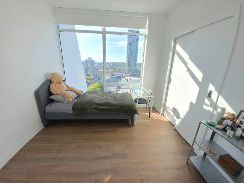 1404-2181 Madison Avenue Bedroom
