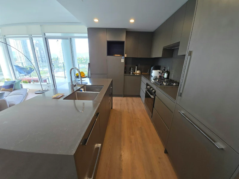 1404-2181 Madison Avenue Kitchen