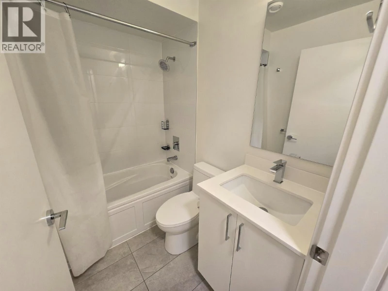 2551 Kingsway Bathroom