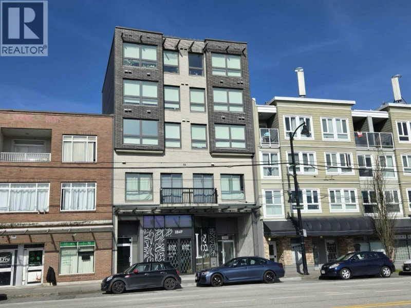 2551 Kingsway Exterior
