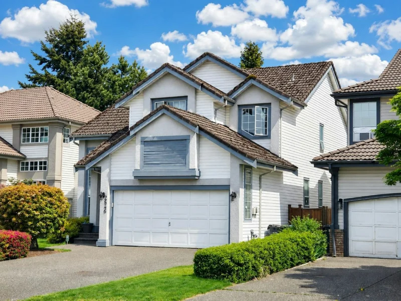 2646 Thames Crescent Living Downstairs