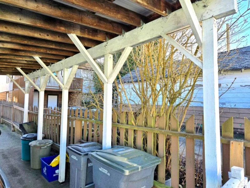 2797 E 48th Avenue Patio
