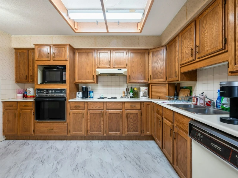 301-7660 Minoru Blvd Kitchen