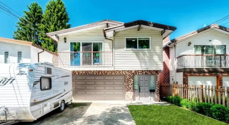 3135 Waverley Ave Exterior