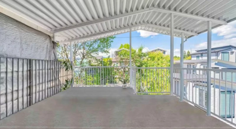 3135 Waverley Ave Patio