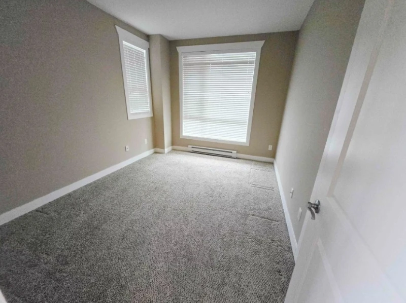 318-14333 104 Street Bedroom
