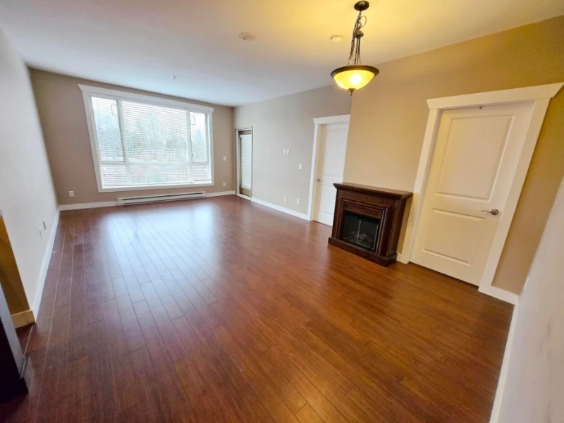 318-14333 104 Street Living