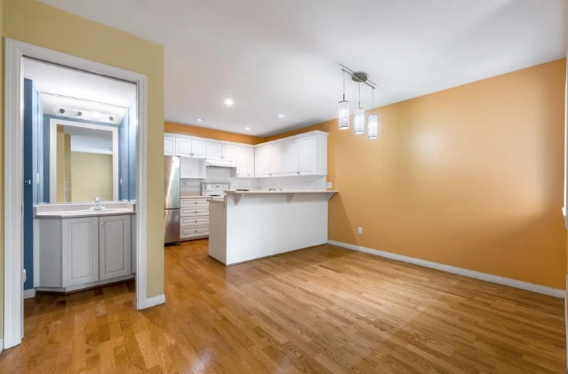 3375 Fleming Street Living