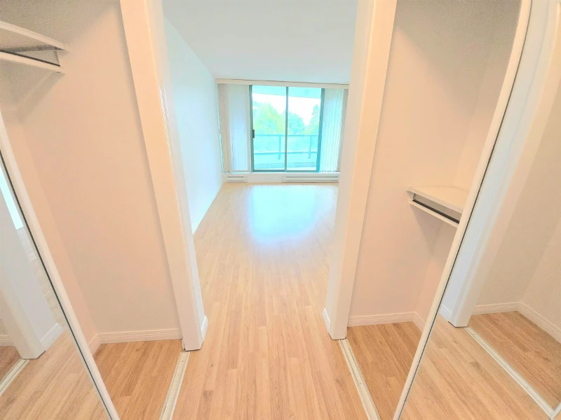 401-5899 Wilson Avenue Bedroom