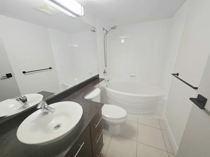 514-7831 Westminster Hwy Bathroom