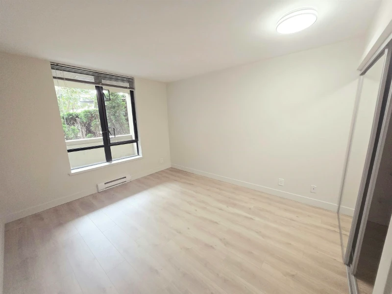 514-7831 Westminster Hwy Bedroom