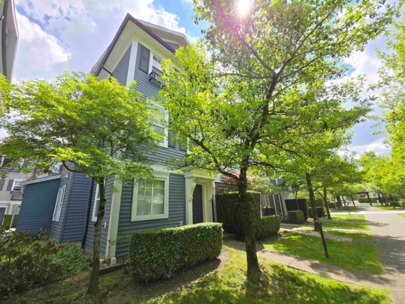 61-18983 72A Ave Exterior