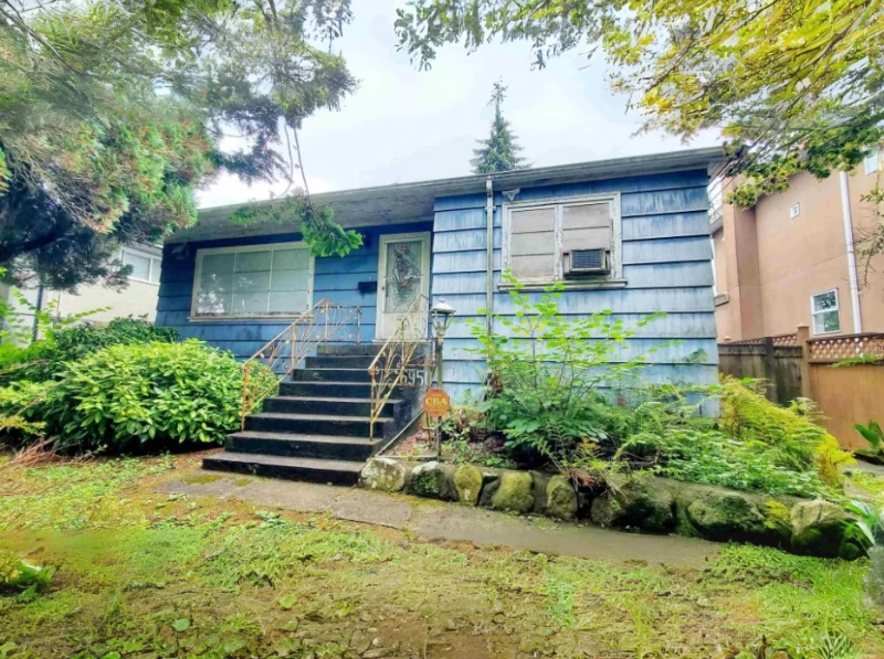 6950 Union Street Exterior