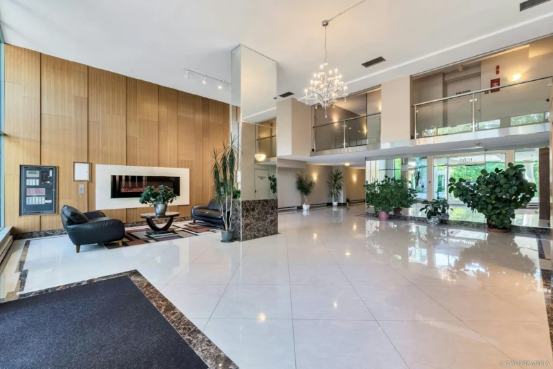 902-8831 Lansdowne Road Lobby